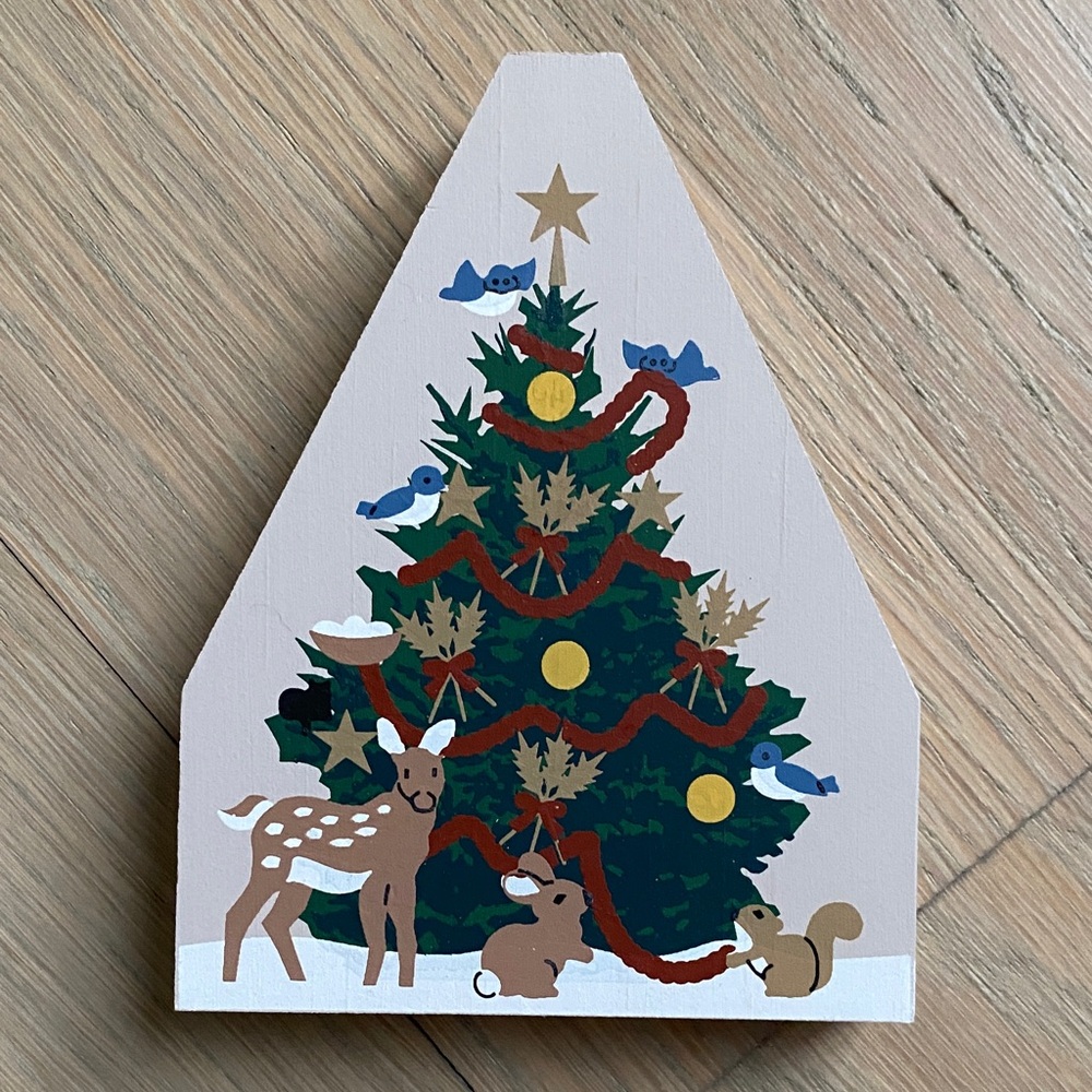 The Cat's Meow Village Wildlife Christmas Tree
